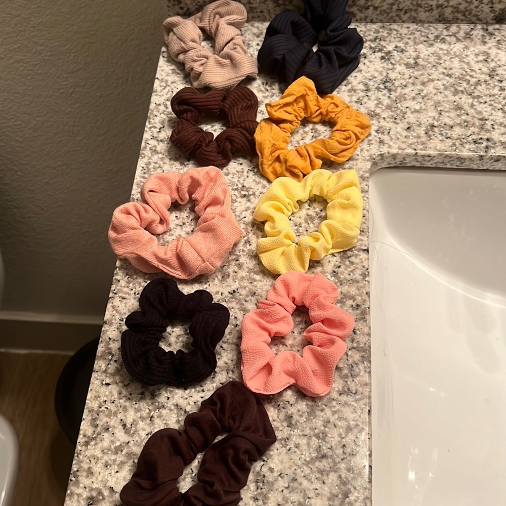 Selling these cute scrunchies they are all different colors